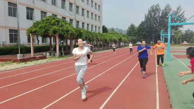 煙臺1區女員工正在進行跑步比賽
