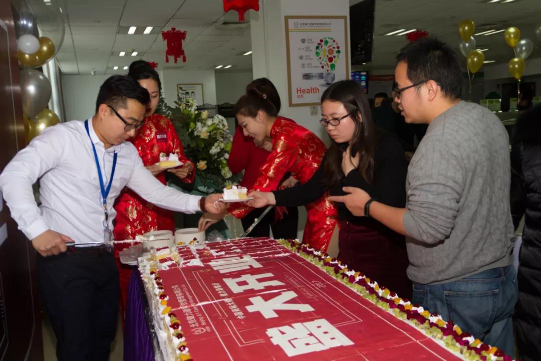 滿載祝福與歡樂的開業蛋糕~