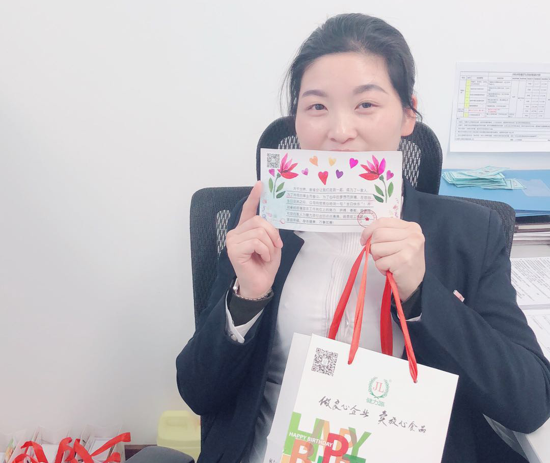 一份祝福，一份溫暖 ——集團工會開展員工生日禮品發放活動