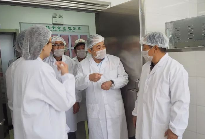 甲方領導參觀洗刷間，